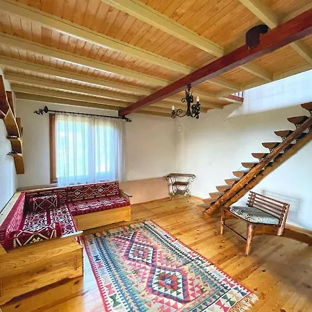 Bfk Agency / Lamesa Alpesi faház